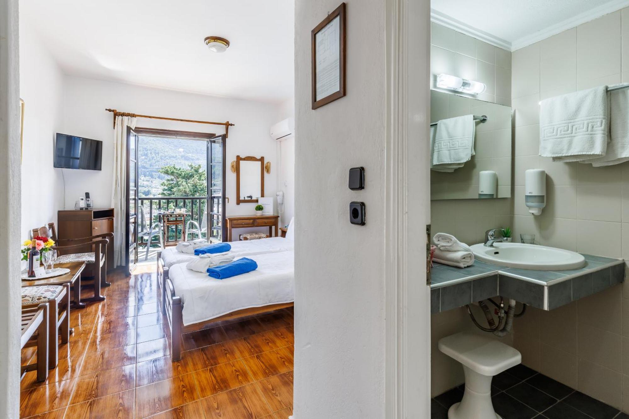Dionyssos Hotel Skopelos Town Exterior photo